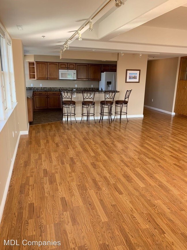 Foto del edificio - 2 br, 2 bath Apartment - 233 Jennison Place