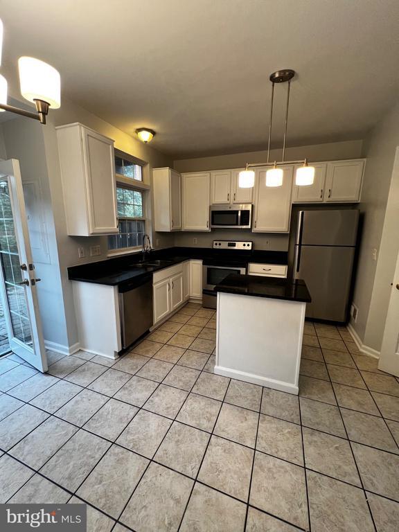 Building Photo - 44211 Litchfield Terrace