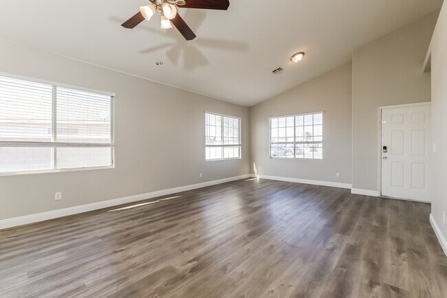 Foto del edificio - 2519 Hollow Oak Ave