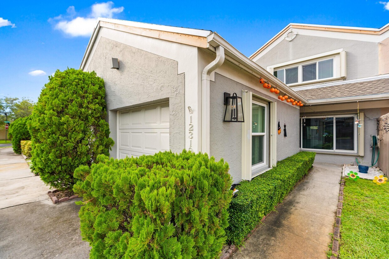 Foto principal - 12319 NW 14th St