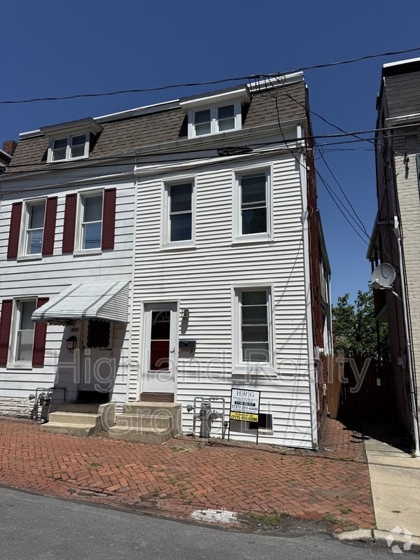 Building Photo - 913 Blunston St
