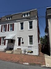 Building Photo - 913 Blunston St
