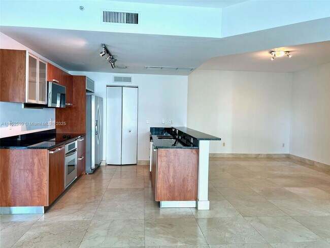 Foto del edificio - 3131 NE 188th St