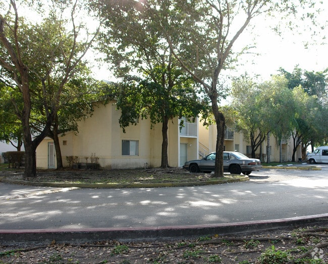 Building Photo - Riverwalk II