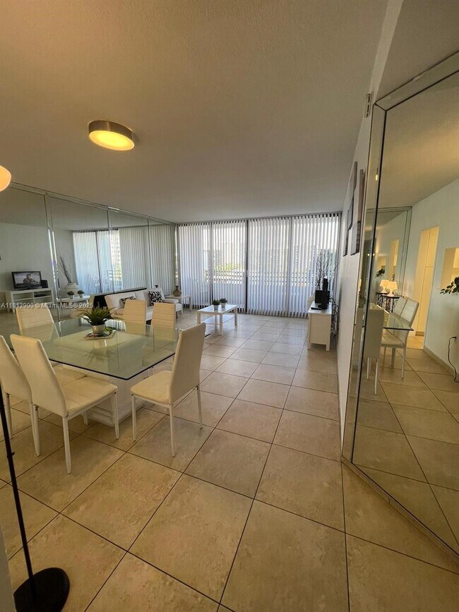 Building Photo - 3505 S Ocean Dr