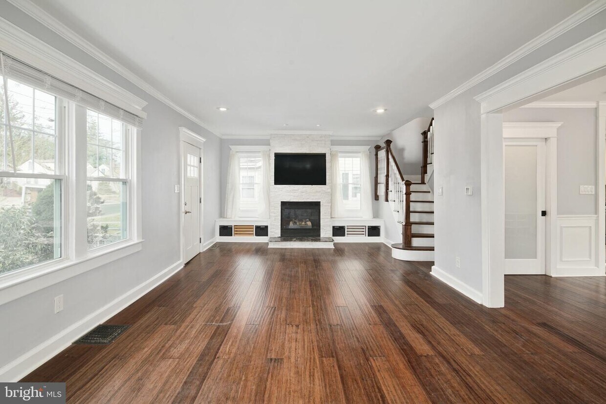 Primary Photo - 614 Maple Ave