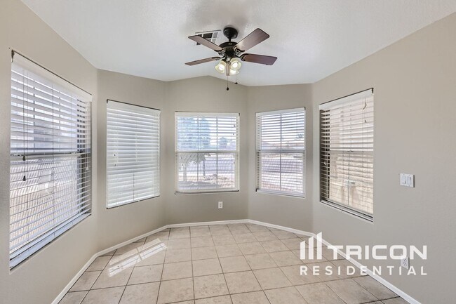 Foto del edificio - 9002 W Palm Ln