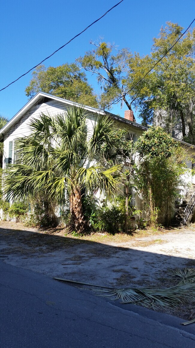 303 NW 15th Ter, Gainesville, FL 32603 Townhome Rentals in