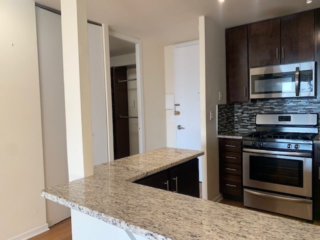 Foto del edificio - 1960 N Lincoln Park W