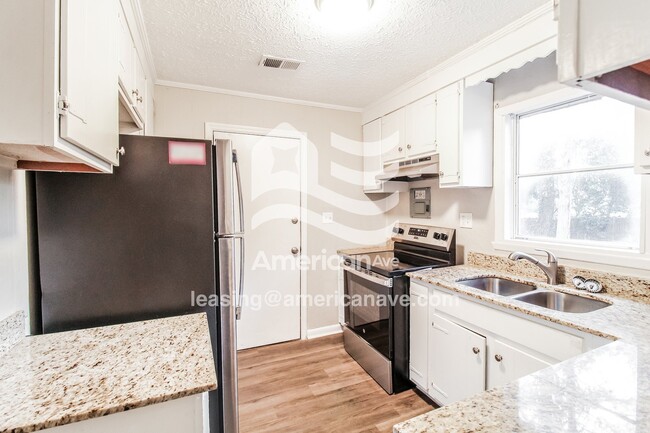 Building Photo - 408 Camellia Cir