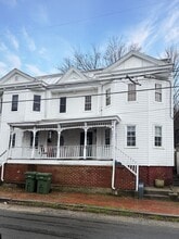 Building Photo - 2003 Cedar St