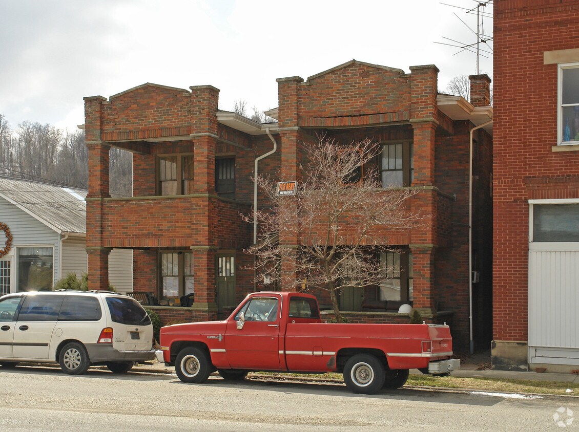 Building Photo - 419 Etna St