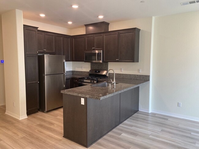 Building Photo - NEWER Home for Lease in Murrieta!!! HOA Pool!