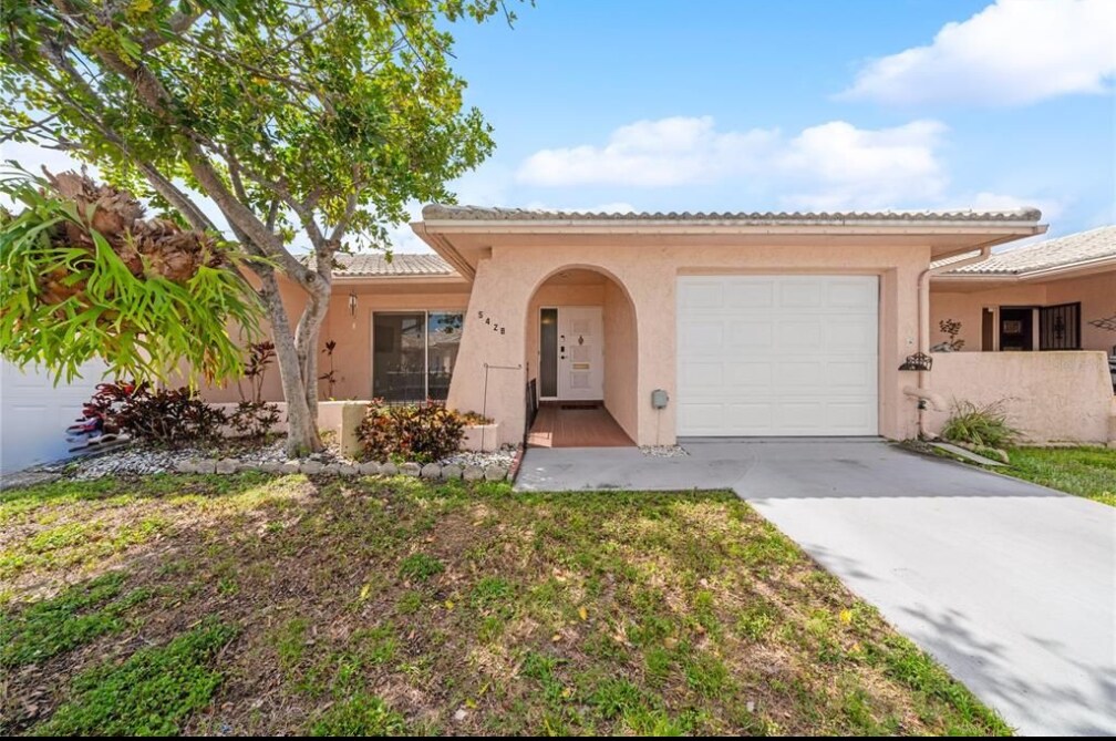 Foto del edificio - 5428 Larchmont Ct