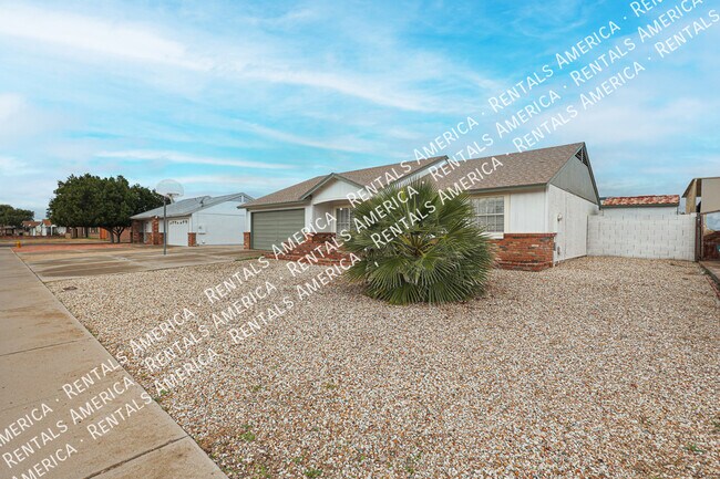 Building Photo - 7220 W Canterbury Dr