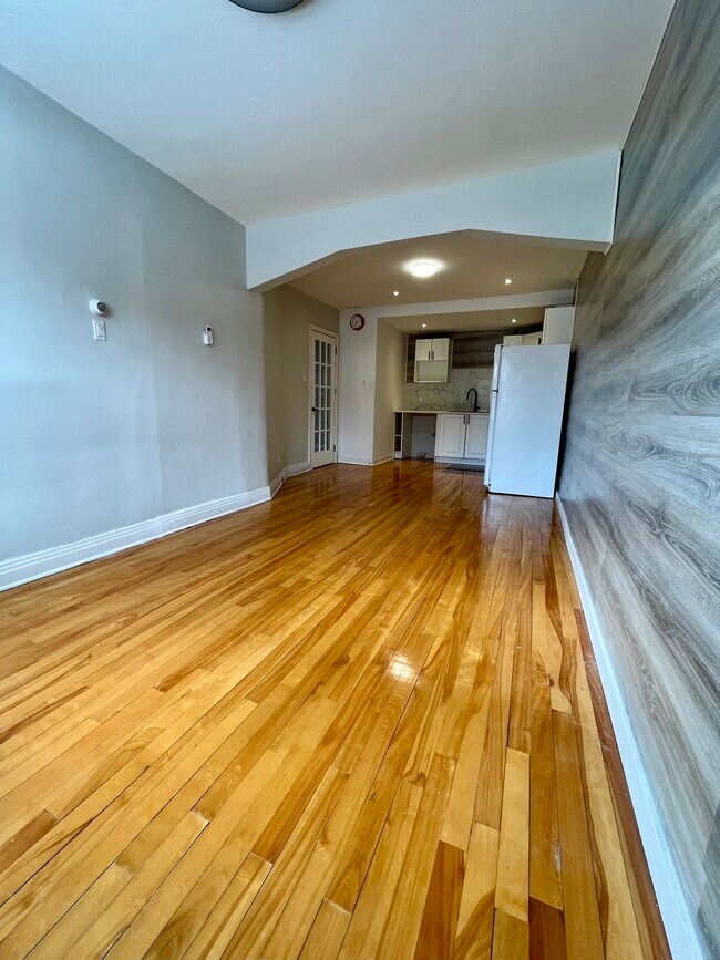 Building Photo - 7791 Av De Lorimier