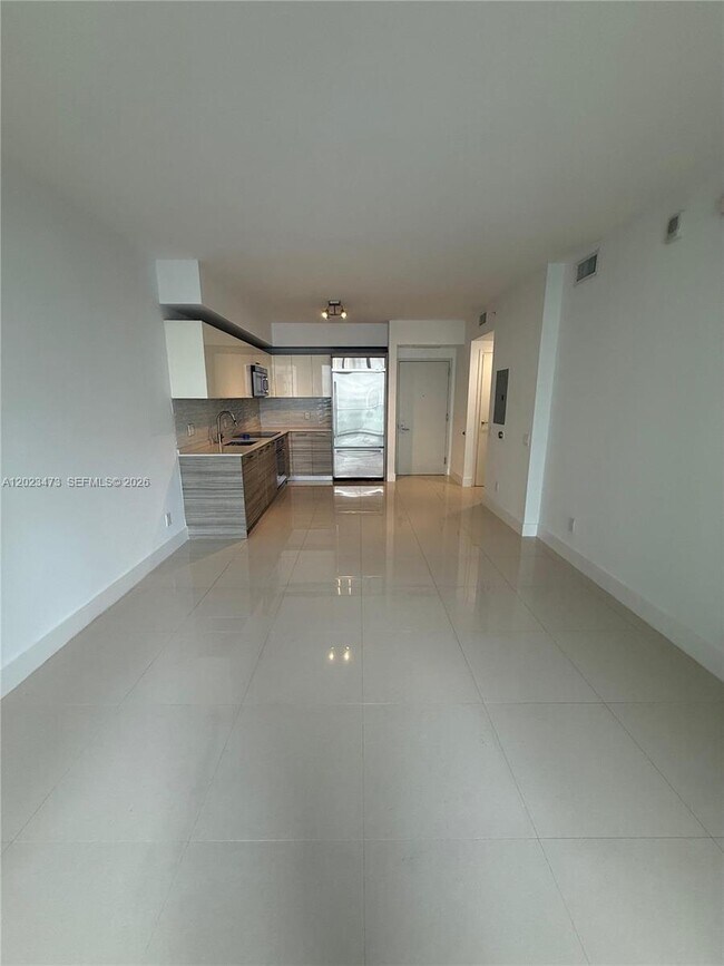 Foto del edificio - 1300 Brickell Bay Dr