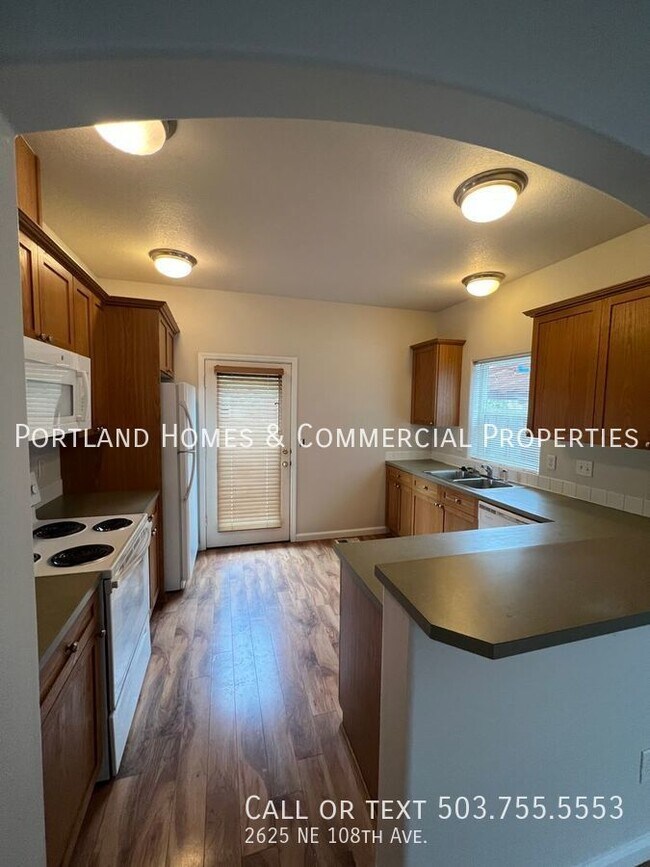 Building Photo - Spacious 3 bd / Large Backyard / Gardners ...