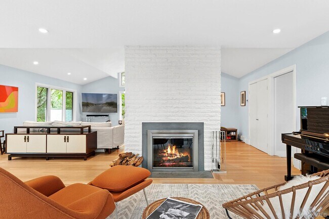 Foto del edificio - 2723 Deerfield Rd