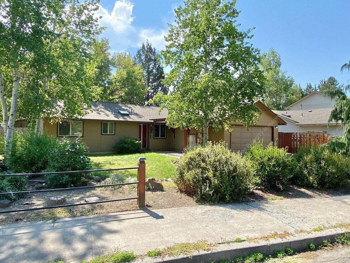 Primary Photo - Bend Ranch-Style Home with Covered Patio &...