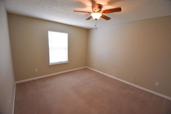 Building Photo - 137 Dover Bluff Dr