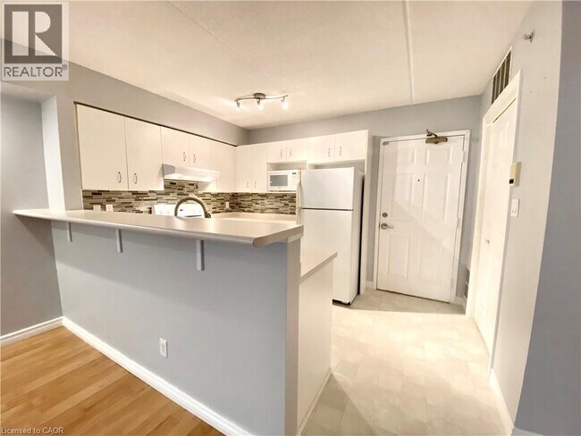 Building Photo - 1450 Bishops Gate