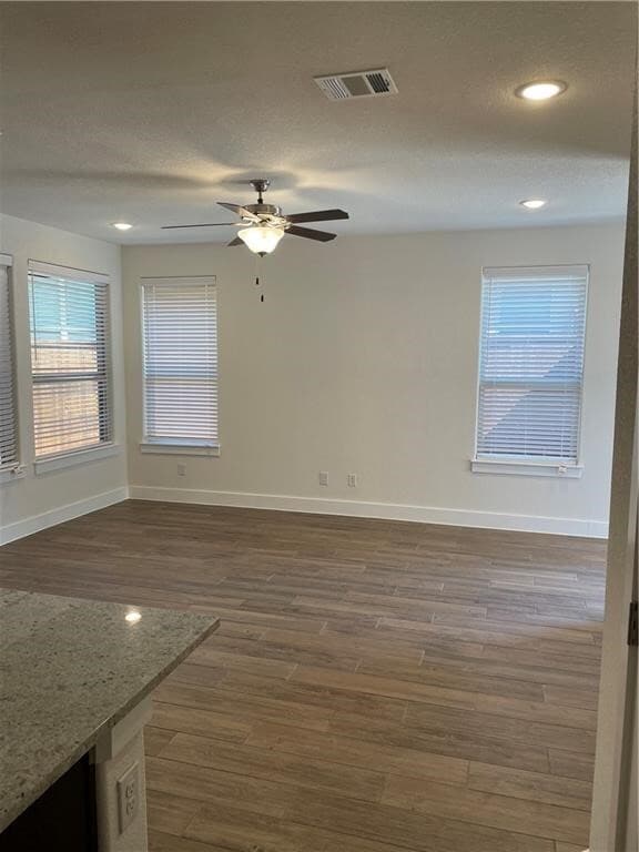 Building Photo - 624 Parkline Dr