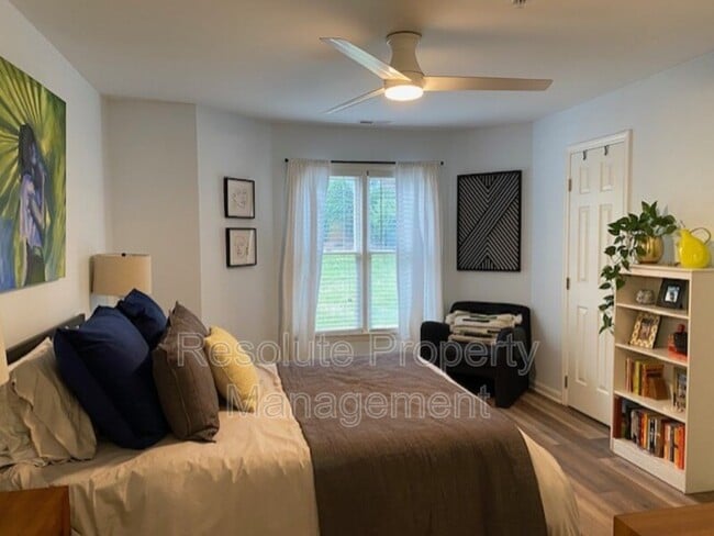 Building Photo - 1021 Brighthurst Dr