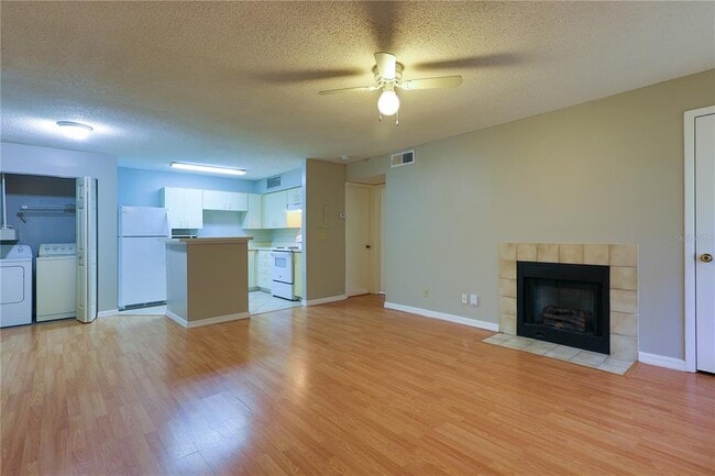 Foto del edificio - 345 Forestway Cir