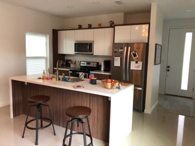 Building Photo - 606 Camelot Dr