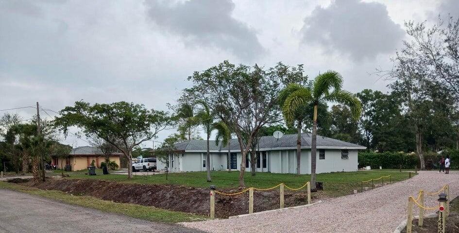 Foto principal - 1430 Stacy St N