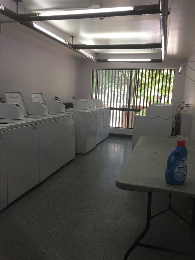 Laundry - 22100 Burbank Blvd