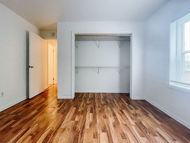 Foto del edificio - 114 E 8th St