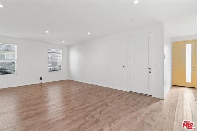 Foto del edificio - 4238 Jasmine Ave