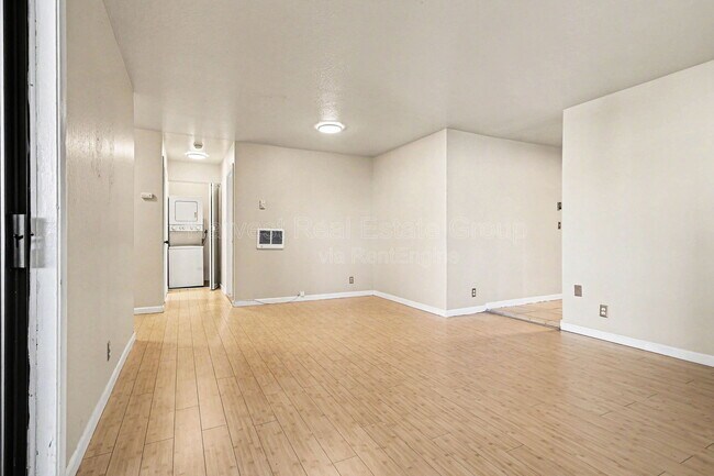 Foto del edificio - 815 E 28th St