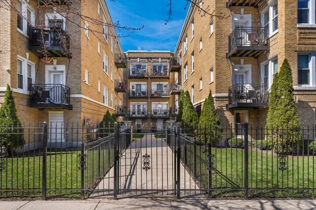 Foto principal - 4904 N Drake Ave