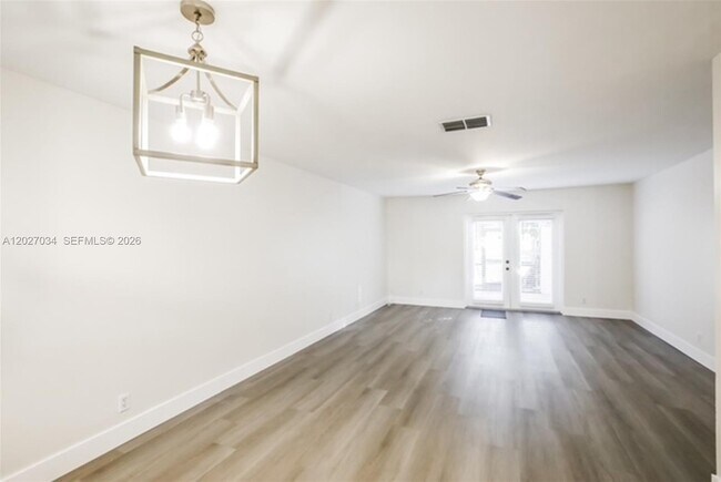 Foto del edificio - 9732 NW 15th St
