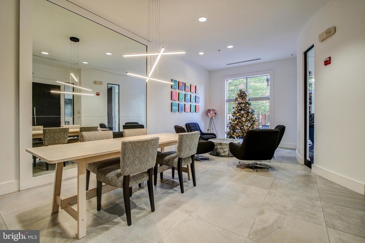 Foto principal - 1800 Wilson Blvd