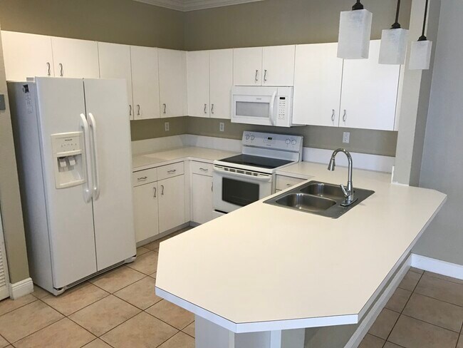 Building Photo - 11205 Sunview Way