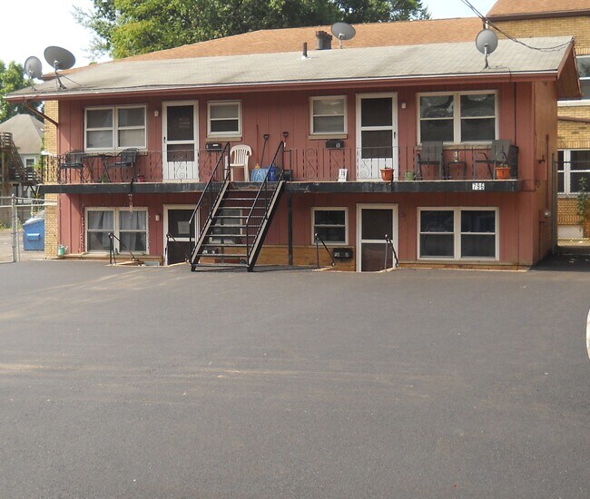 Foto del edificio - 794 W Market St