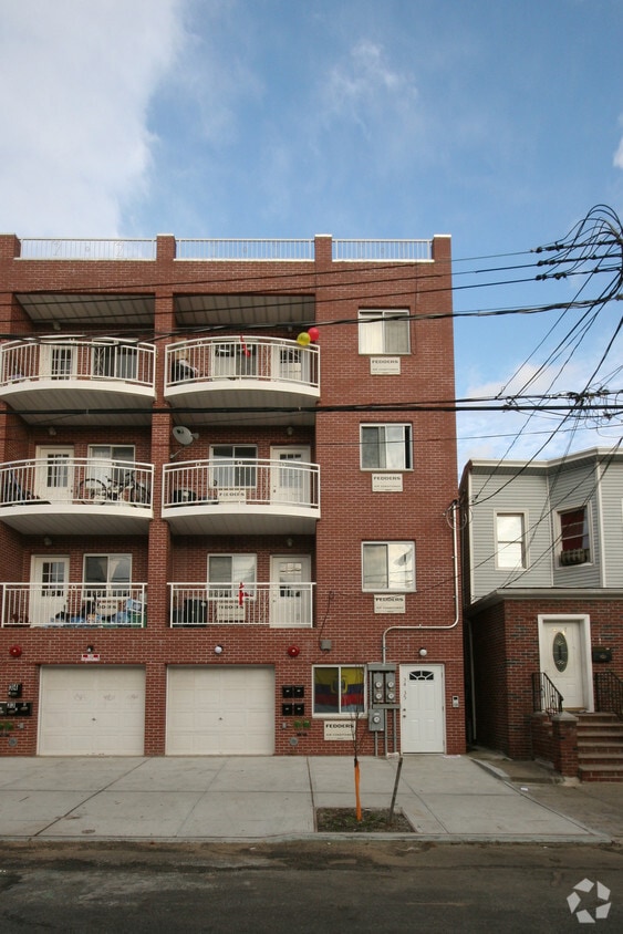 Building Photo 11/19/06 - 34-53 106th St