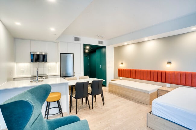 Building Photo - Luxo