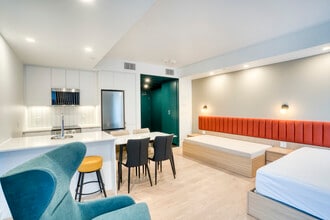 Building Photo - Luxo