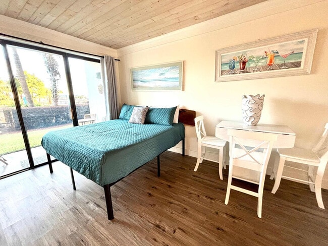 Foto del edificio - 214 Miracle Strip Pkwy SW