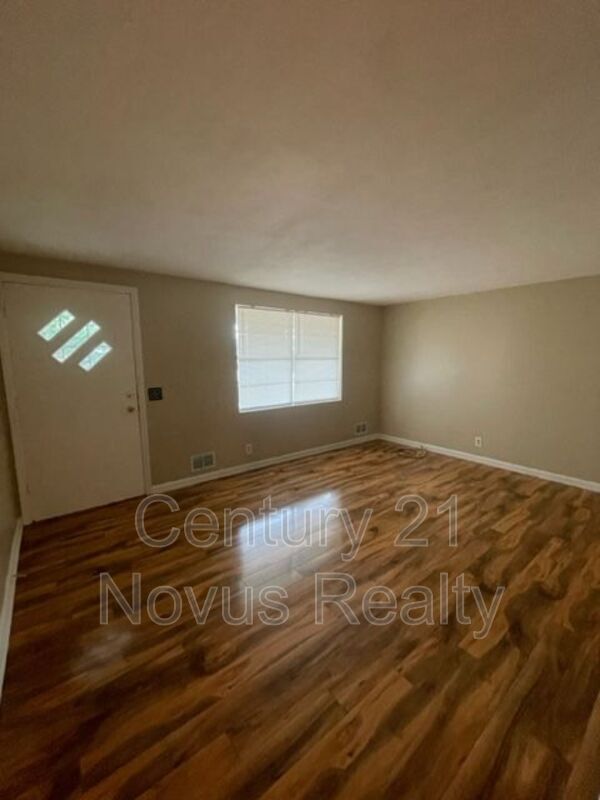 Foto del edificio - 112 Carroll Cir