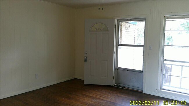 Building Photo - 131 Lakewood Dr