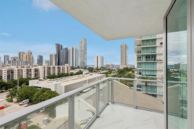 Foto del edificio - 330 Sunny Isles Blvd