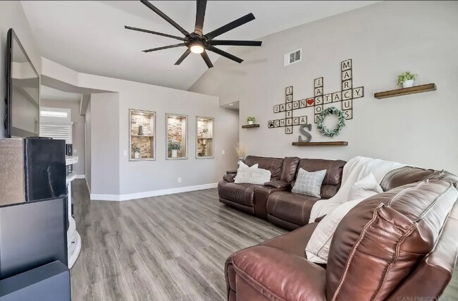 Foto del edificio - 3358 Lake Cir Dr