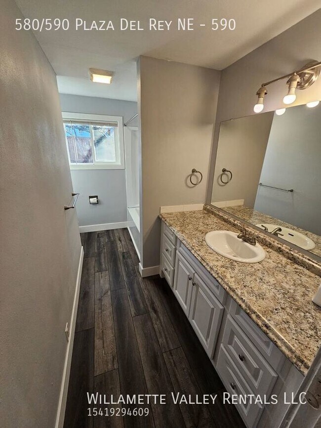 Building Photo - Duplex available near Keizer