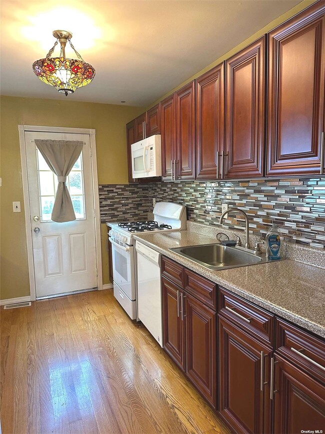 Building Photo - 62 Town House Dr